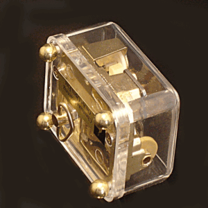 18-Note-in-Case-side-and-feet