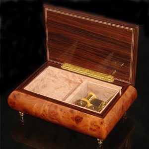 Italian Jewelry Box Elm 04CF opened no cover