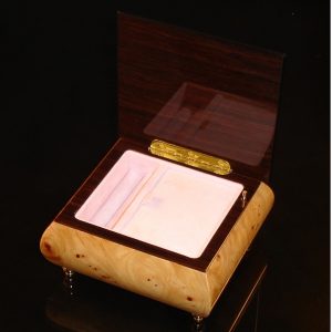 Italian Jewelry Box Elm 17Rose opened