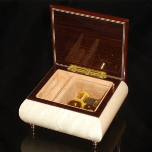 Italian Jewelry Box Double Heart White 17CC opened no cover