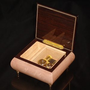 Italian Jewelry Box Light Pink 17CF opened no cover