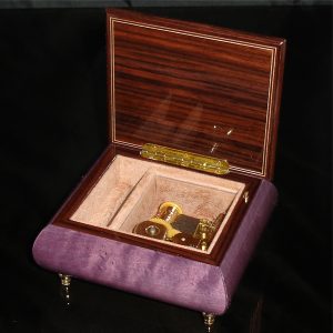 Italian Jewelry Box Plum 17CVM opened no cover