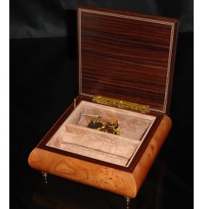 Italian Jewelry Box 450 Elm opened no cover