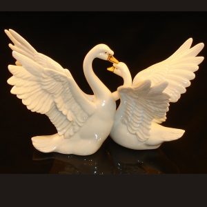 Lenox Swans Figurine back view