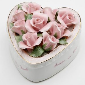 Porcelain musical Mom Heart flowers