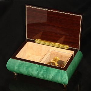 Italian Jewelry Box Green 04CVM opened no cover