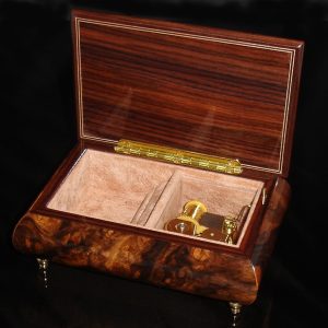 Italian Jewelry Box Walnut 04CVM opened no cover