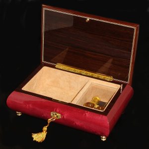 Italian-Musical-Jewelry-Box-02A-Wine-Red-opened-no-cover
