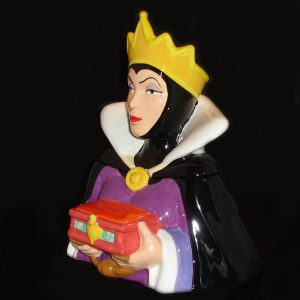 vintage-Evil-Queen-Cookie-Jar-left-side-angle-view