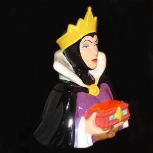 vintage-Evil-Queen-Cookie-Jar-right-angle-view