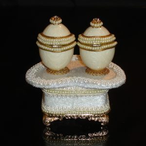 Love-Forever-Musical-Pigeon-Eggs-back-view