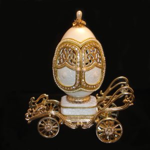 Love-Love-Love-Musical-Egg-Wedding-Carriage