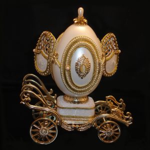 Love-Love-Love-Musical-Egg-Wedding-Carriage-back-view-front-opened