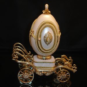 Love-Love-Love-Musical-Egg-Wedding-Carriage-back-view