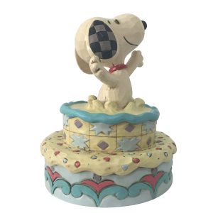 Snoopy-Birthday-Cake-side-view