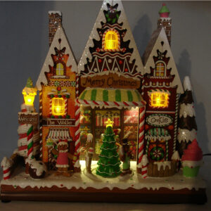 Gingerbread-Candy-House-darl-view