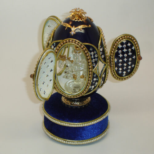 Crystal-Carousel-Egg-open