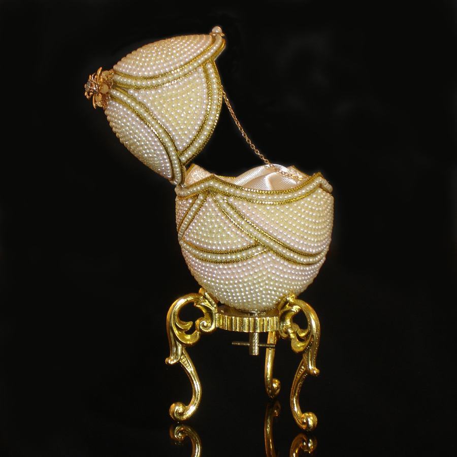 Pearly-Pink-Egg-open-side