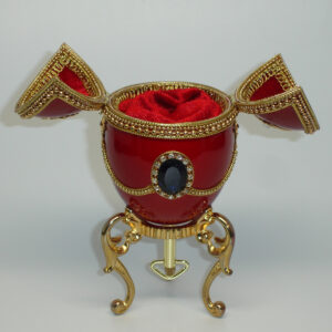 Royalty-Musical-Egg-open