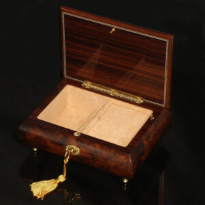 Italian-Inlay-Musical-Jewelry-Box-Heart-Walnut-open