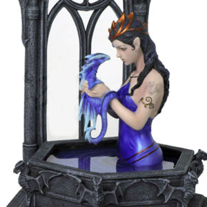 Water-Dragon-Woman-close-up