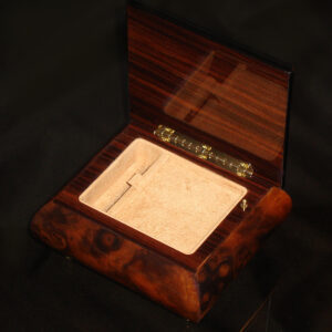 Italian-Ring-Box-Walnut-open