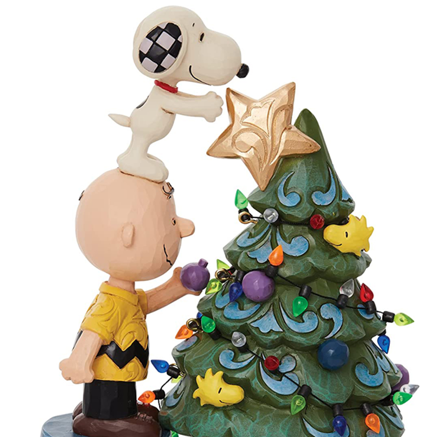 Charlie-Snoopy-Decorating-close
