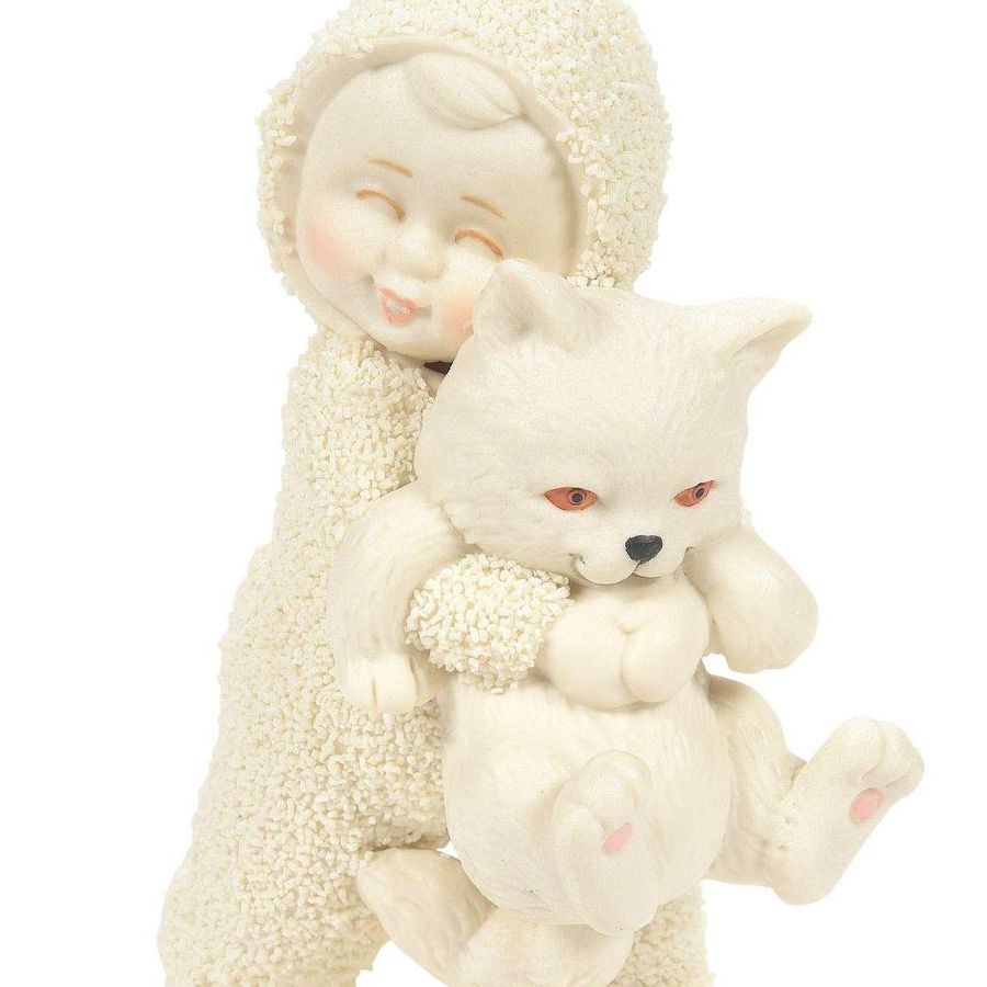Snowbaby-Kitten-Hug-close