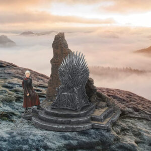 Daenerys-&-Iron-Throne-display