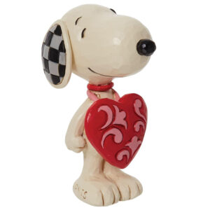 Snoopy-Wearing-Heart