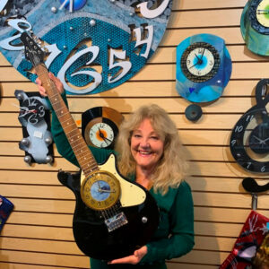 Lisa-and-Guitar-Clock