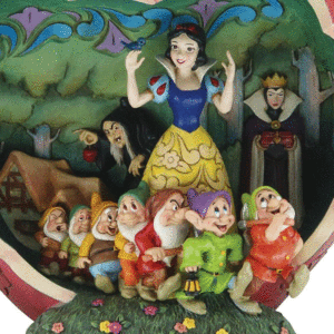 Snow-White-Apple-Scene-close