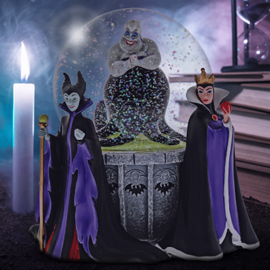 Villains-Globe-display-close