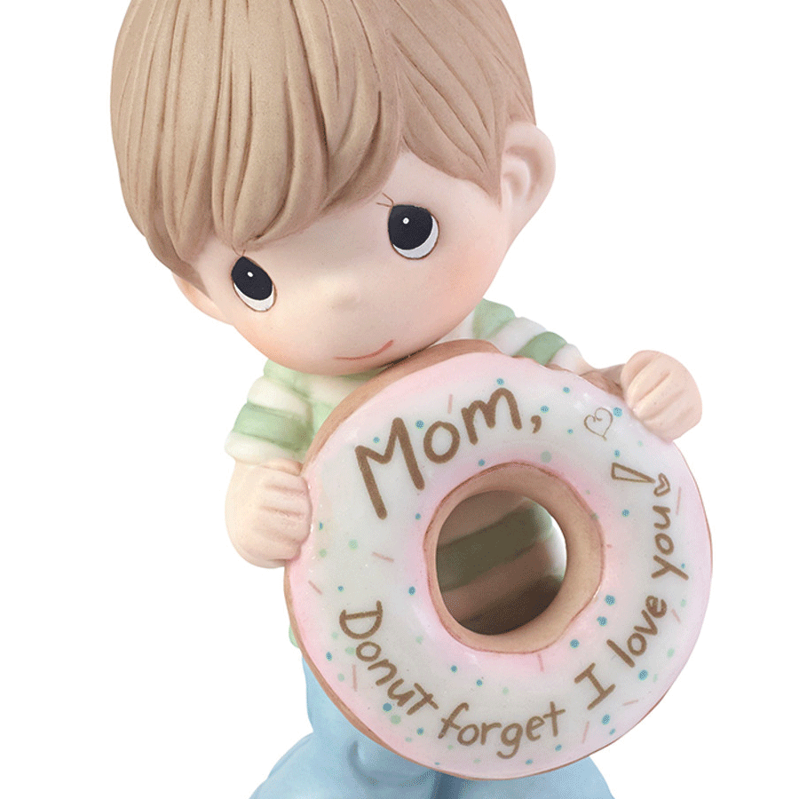 Boy-with-Donut-close