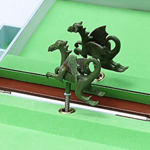Dragon's-World-Box-close