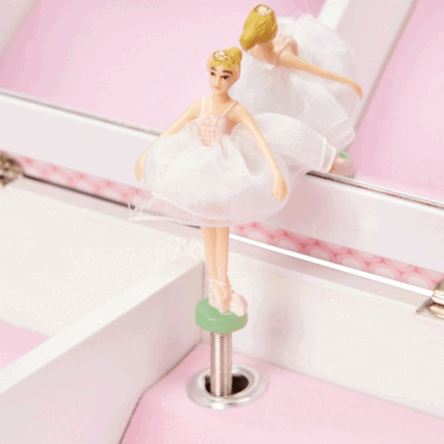Cristiana-Box-ballerina-close