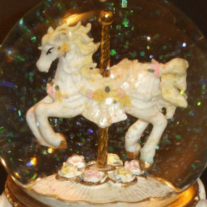 Blonde-Carousel-Globe-close