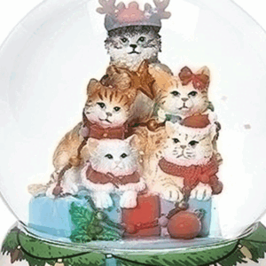 Cats-Christmas-Globe-close