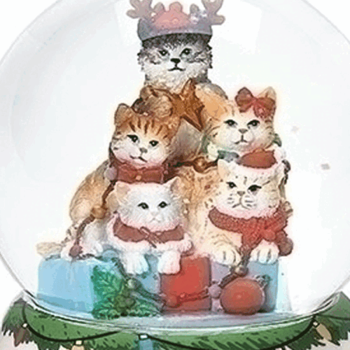 Cats-Christmas-Globe-close