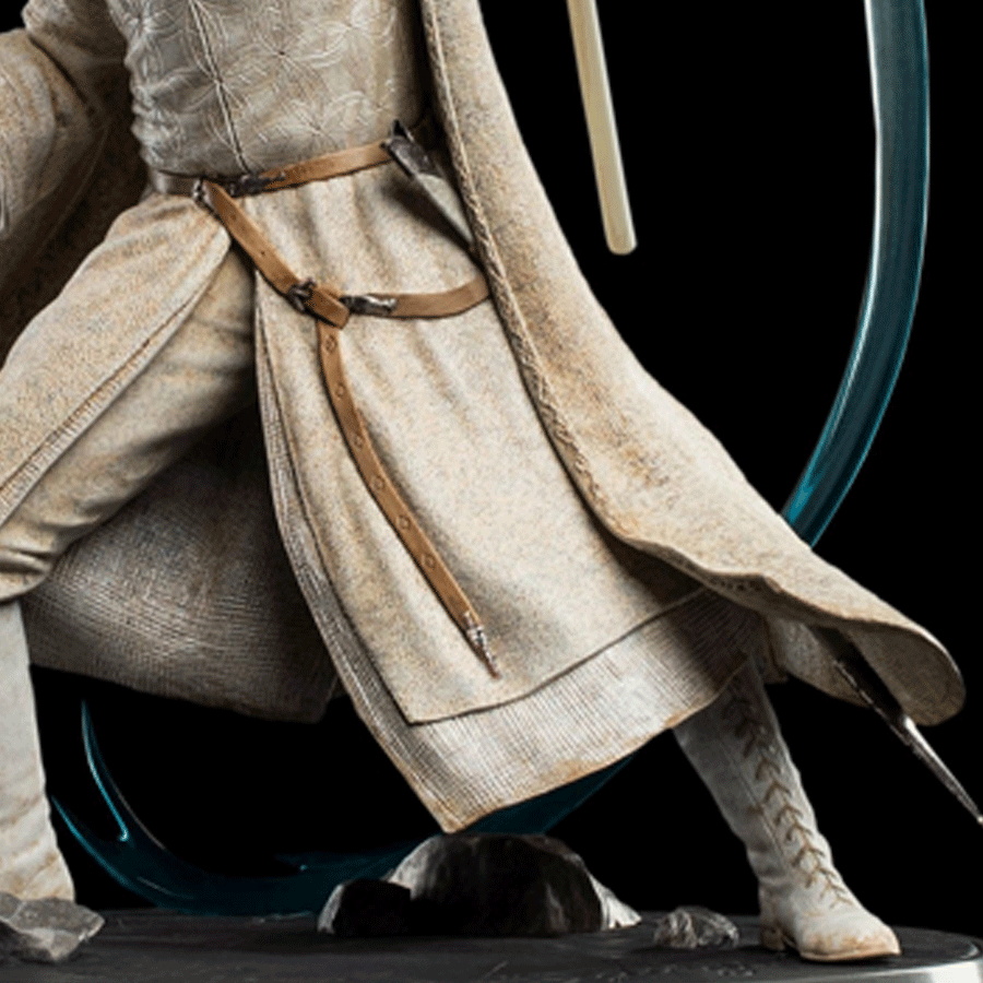 Gandalf-front-bottom-close