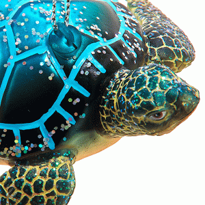 Glass-Sea-Turtle-Ornament-close