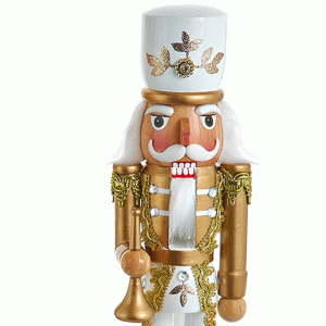 Gold-Nutcracker-Horn-close