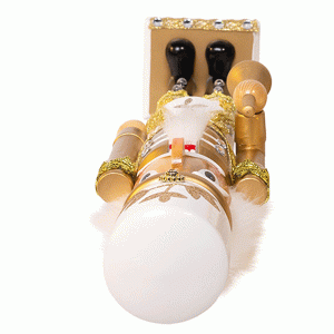 Gold-Nutcracker-Horn-top