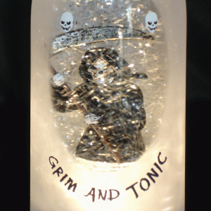 Grim-and-Tonic-close-lighted