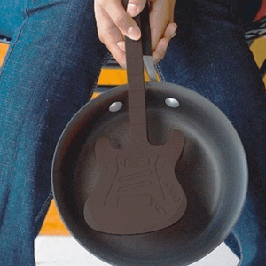 Guitar-Spatula-pan-close-2
