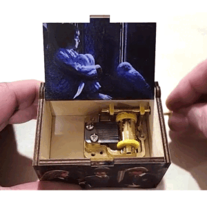 Harry-Potter-Hand-Crank-open
