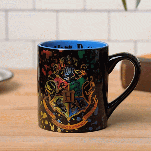 Hogwarts-Crest-Mug-display