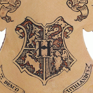 Hogwarts-Crest-Orn-back-close