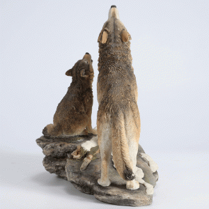 Howling-Wolves-back