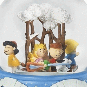 Peanuts-Large-Skating-Globe-close
